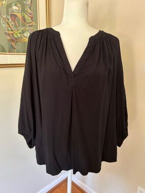 crown & ivy Black V-Neck Peasant Tunic Top